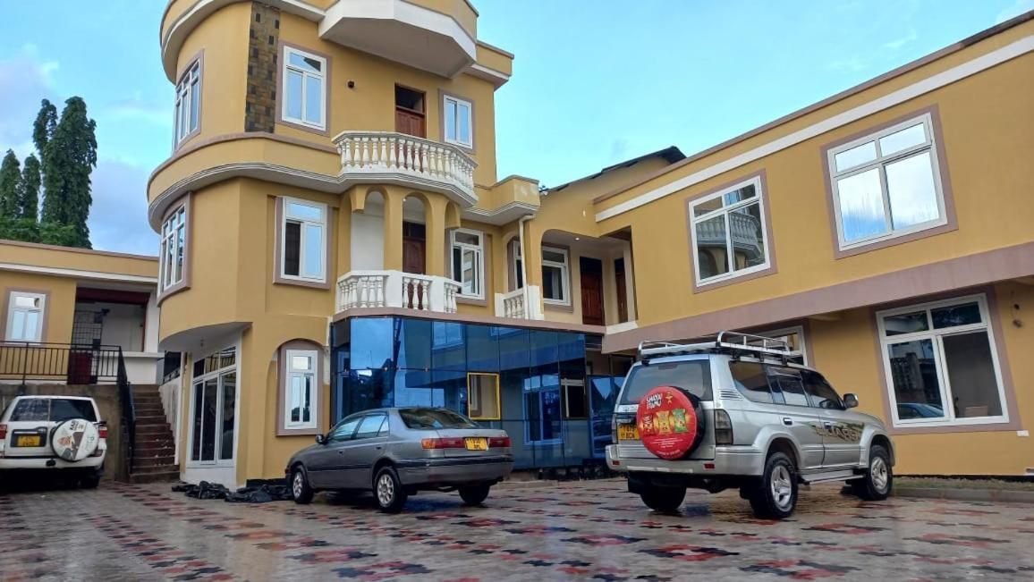 Moments Park Motel Dar es Salaam Esterno foto