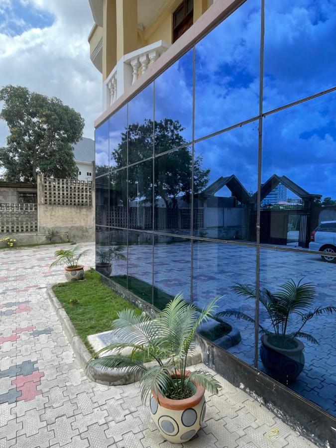 Moments Park Motel Dar es Salaam Esterno foto