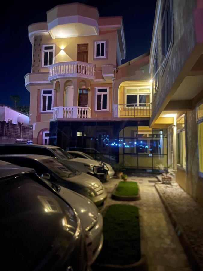 Moments Park Motel Dar es Salaam Esterno foto